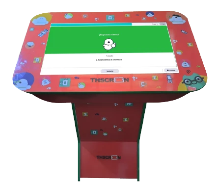 Tótem interactivo vertical THSCREEN con aplicación táctil en ejecución